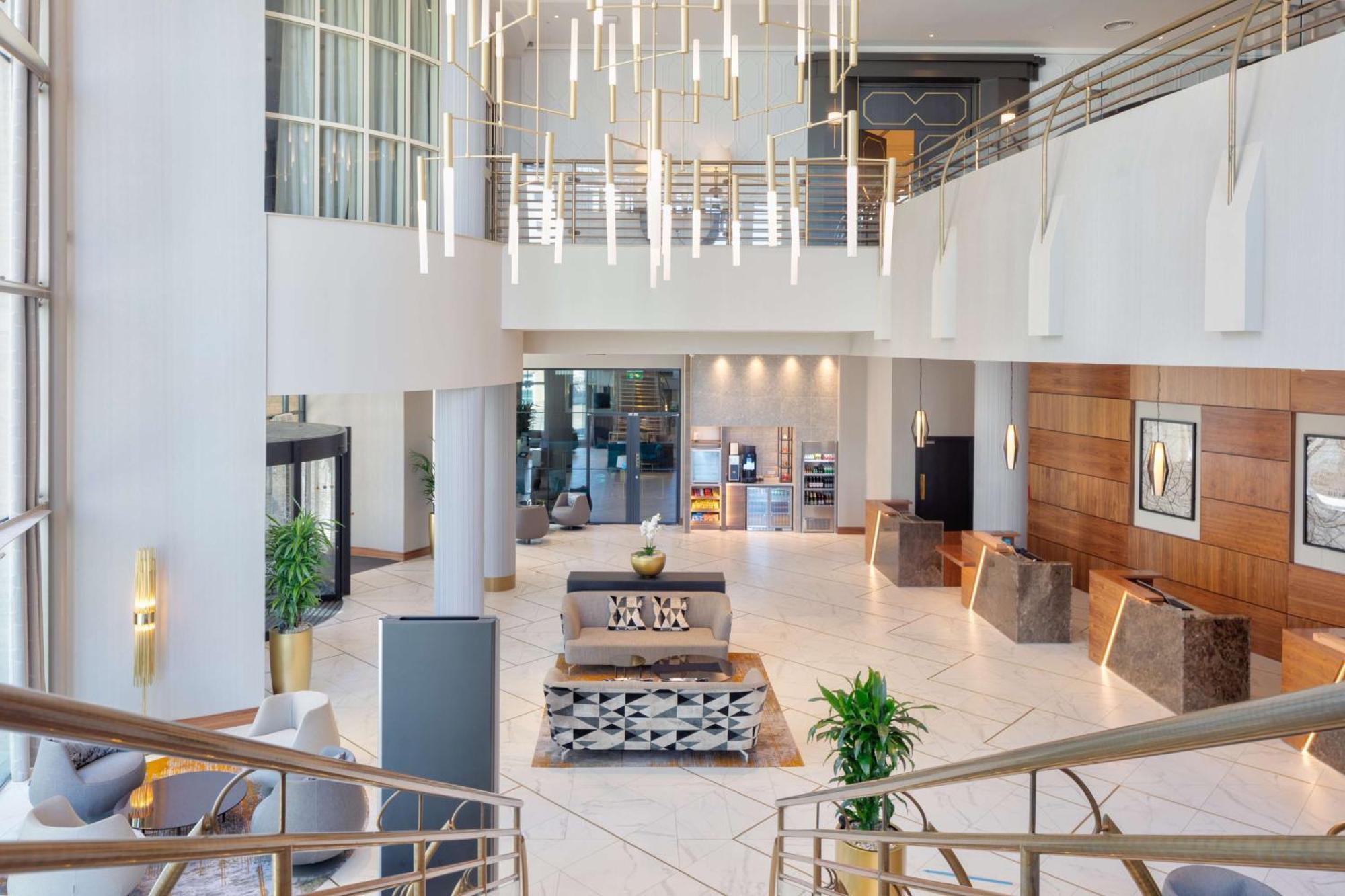 โรงแรมฮิลตัน เบลฟาสท์ เบลฟาสต์ ภายนอก รูปภาพ Lobby